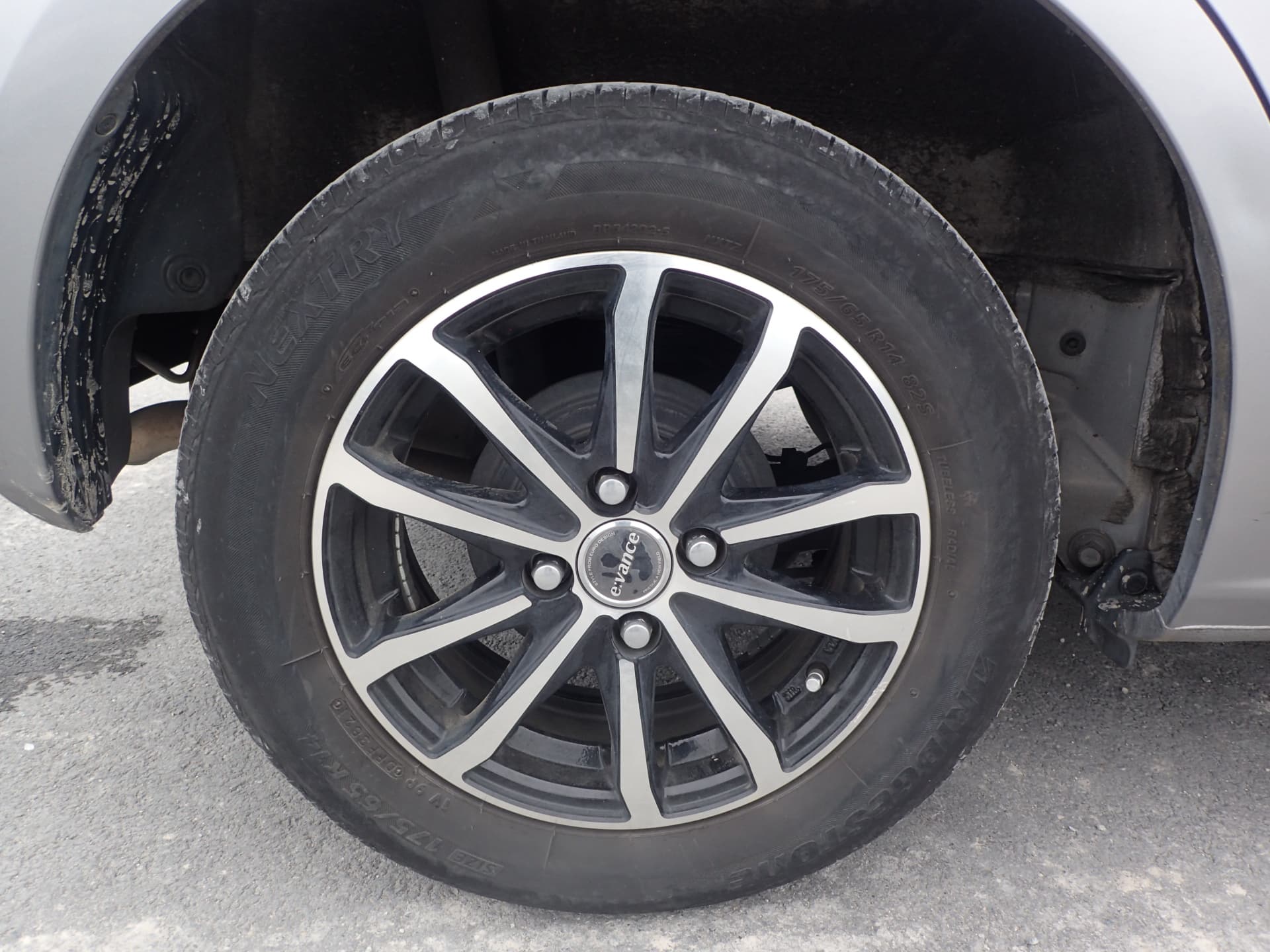 2009 Honda Fit JDM car for sale — photo 11 of 25