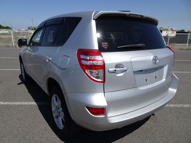 TOYOTA RAV4 thumbnail 3