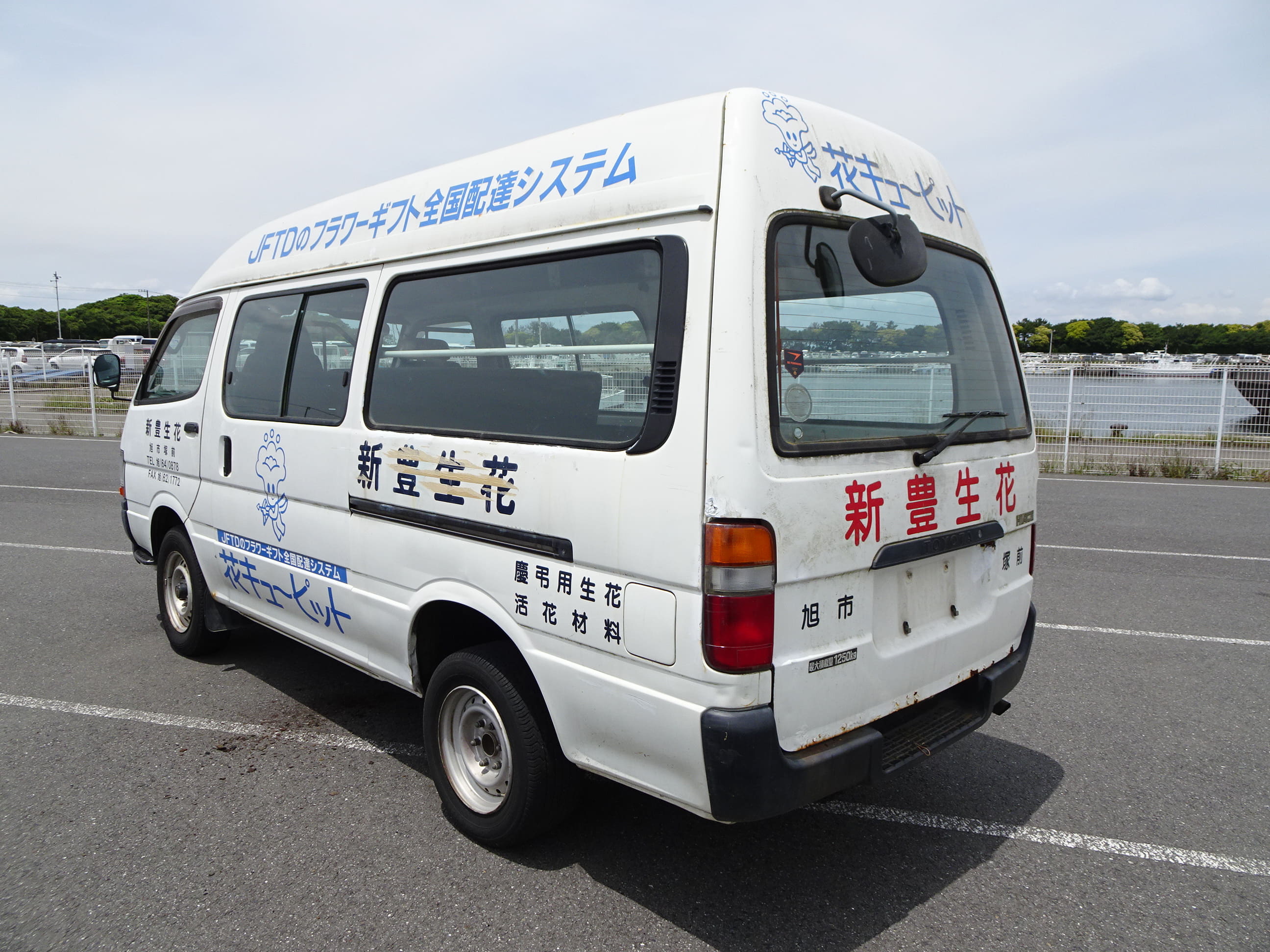 2002 Toyota HiAce JDM car for sale — photo 3 of 10