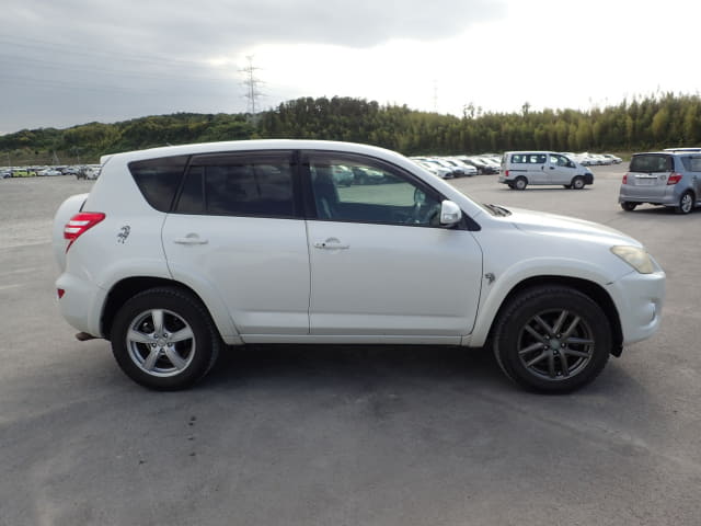 TOYOTA RAV4 thumbnail 6