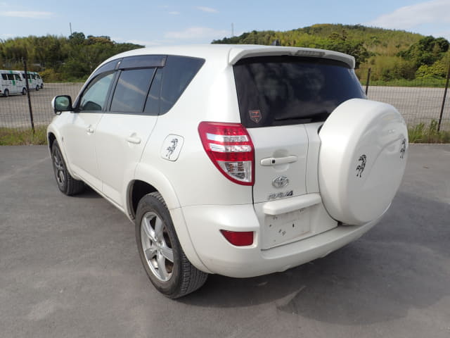 TOYOTA RAV4 thumbnail 3