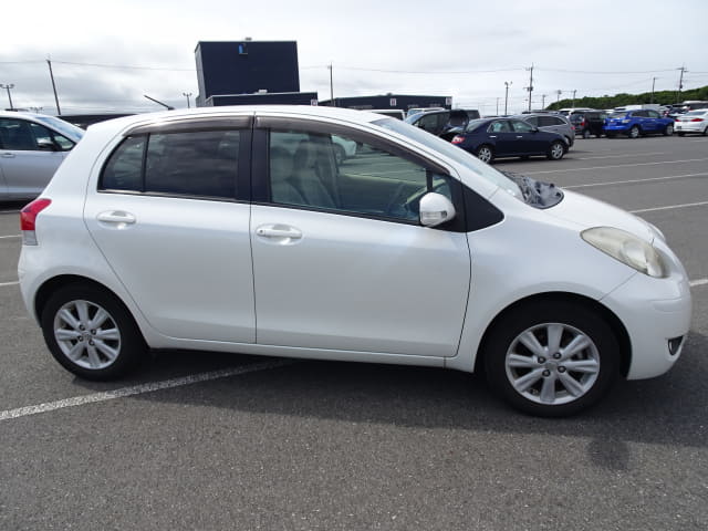TOYOTA Vitz thumbnail 6