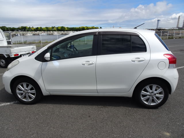 TOYOTA Vitz thumbnail 2