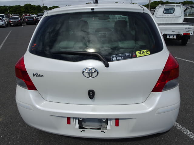 TOYOTA Vitz thumbnail 4