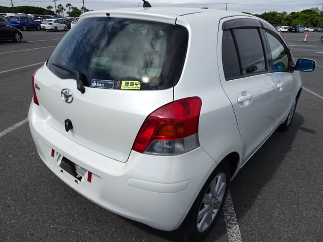 TOYOTA Vitz thumbnail 5