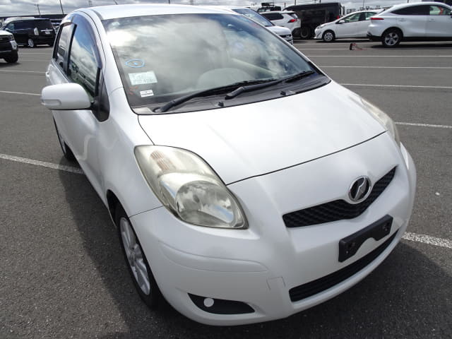 TOYOTA Vitz thumbnail 7