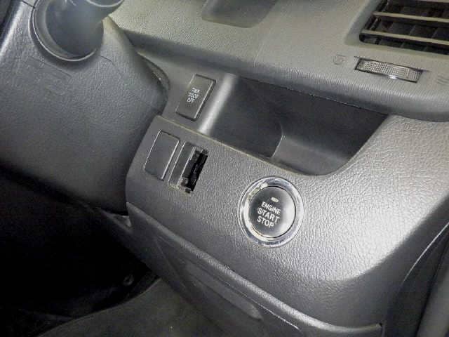 TOYOTA Noah thumbnail 5