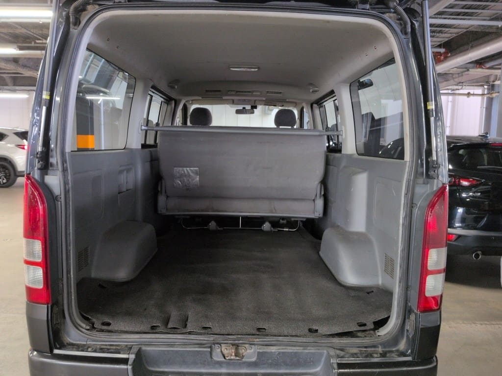 2007 Toyota HiAce JDM car for sale — photo 5 of 6