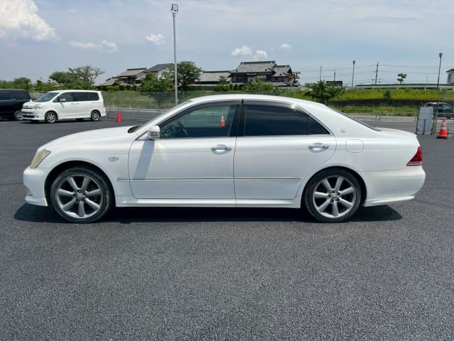 TOYOTA Crown thumbnail 2