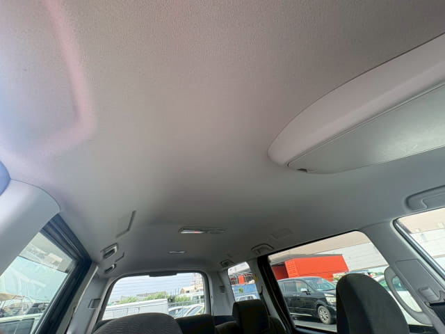 TOYOTA Voxy thumbnail 24