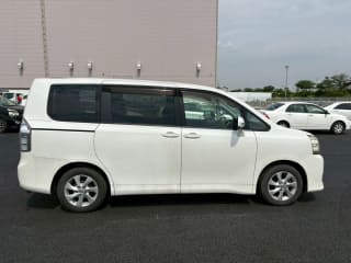 2010 TOYOTA Voxy