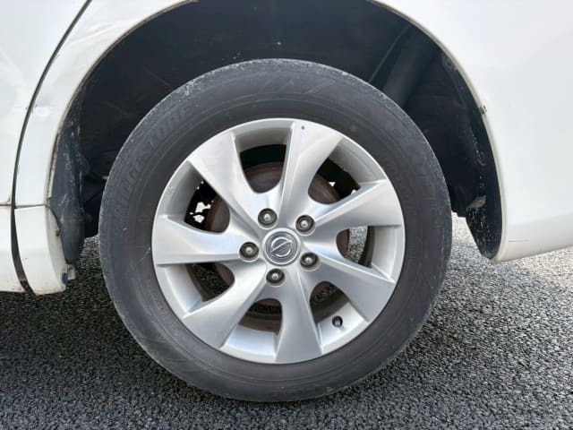 TOYOTA Voxy thumbnail 10