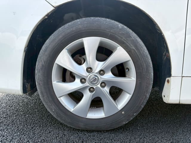 TOYOTA Voxy thumbnail 9