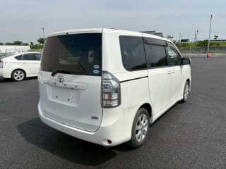 2010 TOYOTA Voxy