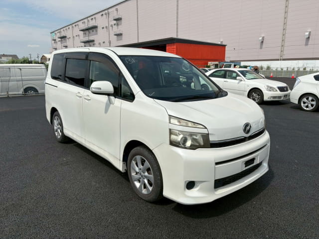 TOYOTA Voxy thumbnail 7