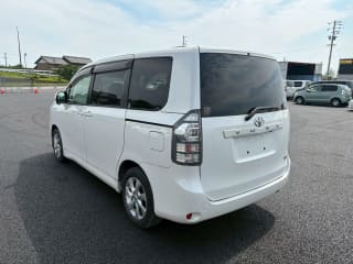 2010 TOYOTA Voxy