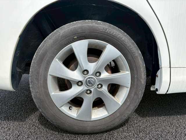 TOYOTA Voxy thumbnail 11