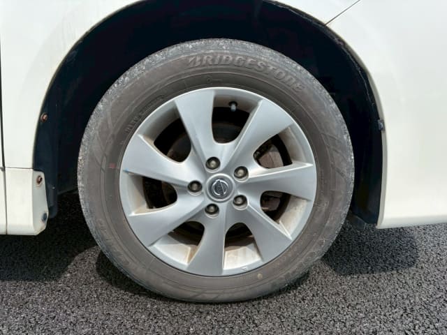 TOYOTA Voxy thumbnail 12