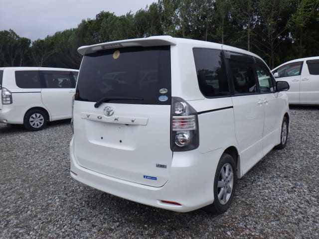 TOYOTA Voxy thumbnail 5