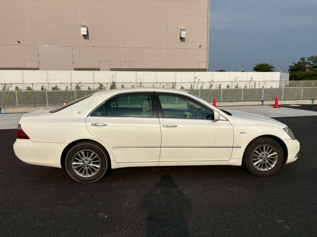 TOYOTA Crown thumbnail 6
