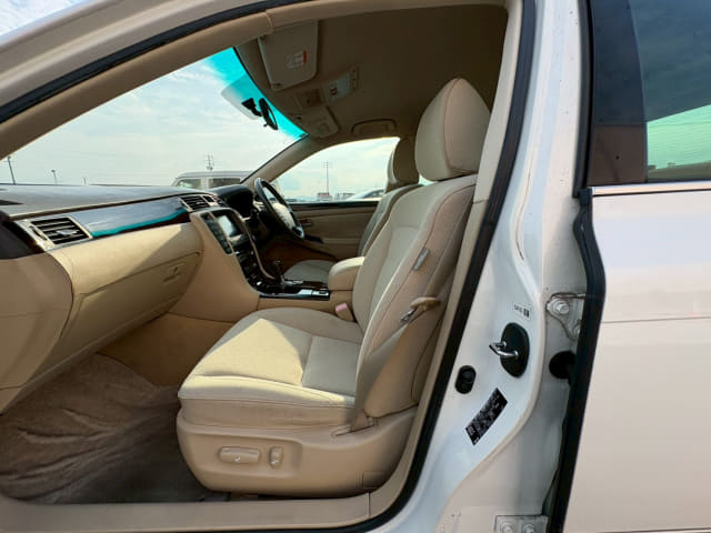 TOYOTA Crown thumbnail 25