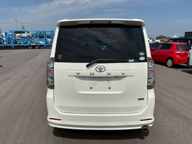 TOYOTA Voxy thumbnail 4