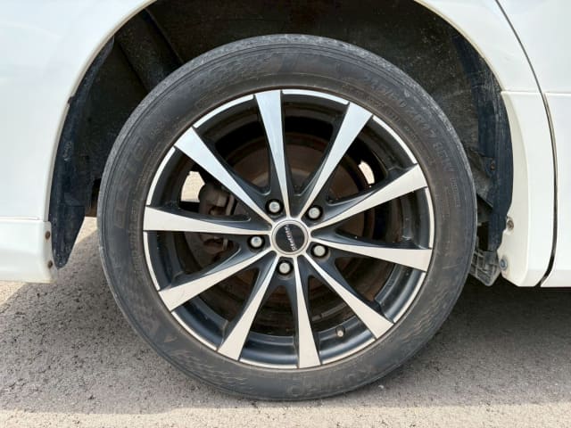 TOYOTA Voxy thumbnail 11