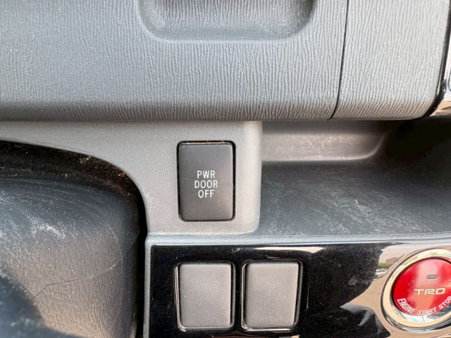 TOYOTA Voxy thumbnail 49