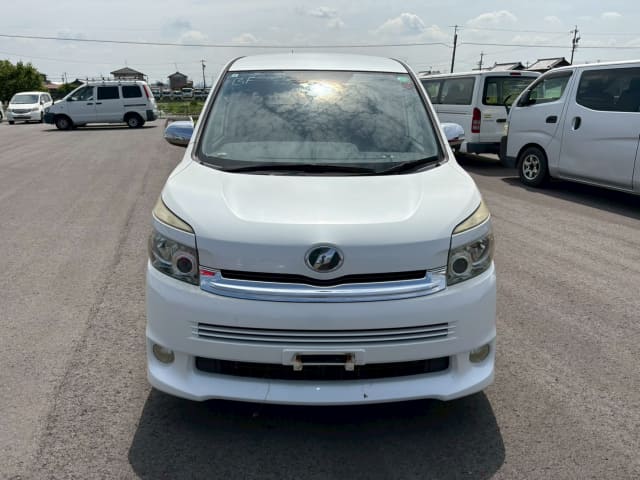 TOYOTA Voxy thumbnail 8