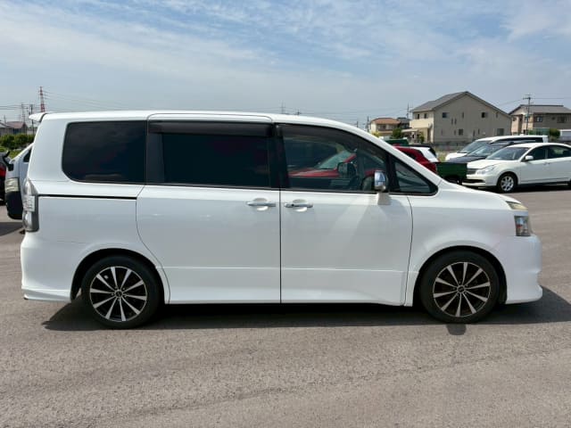 TOYOTA Voxy thumbnail 6