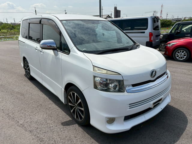 TOYOTA Voxy thumbnail 7