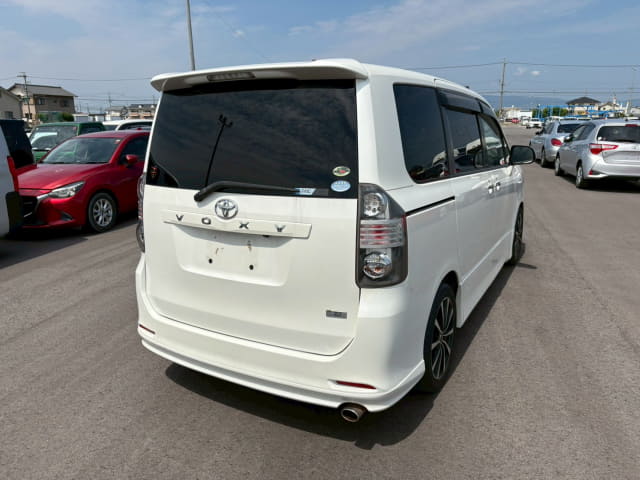 TOYOTA Voxy thumbnail 5