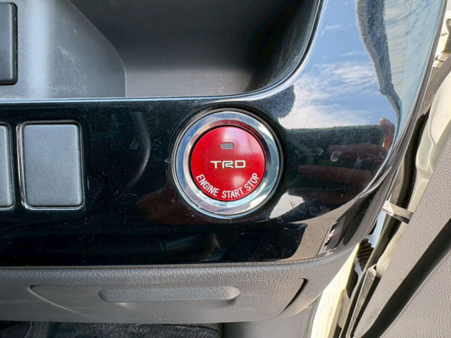 TOYOTA Voxy thumbnail 41