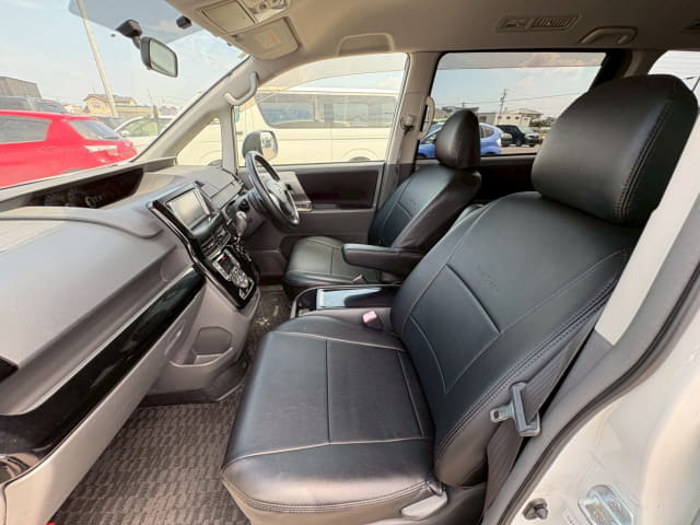 TOYOTA Voxy thumbnail 25
