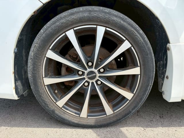 TOYOTA Voxy thumbnail 9