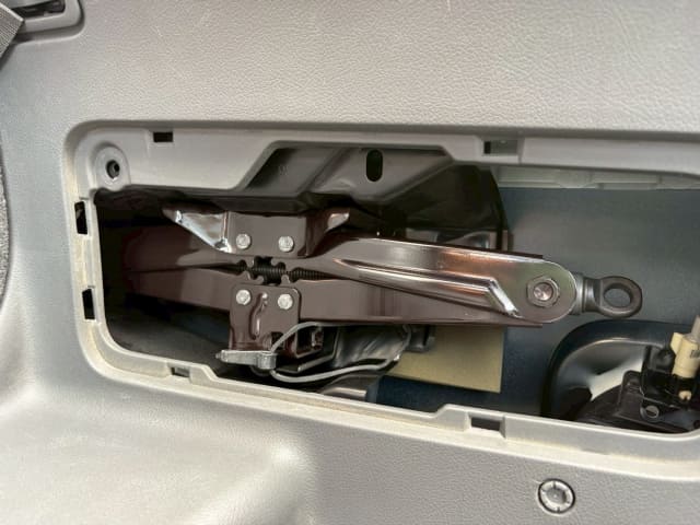 TOYOTA Voxy thumbnail 30