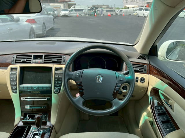 TOYOTA Crown thumbnail 32