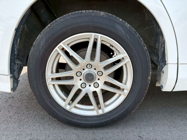 TOYOTA Voxy thumbnail 11