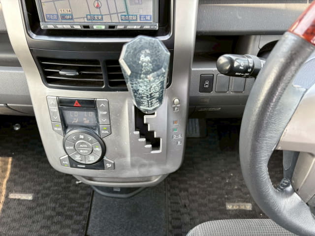 TOYOTA Voxy thumbnail 41