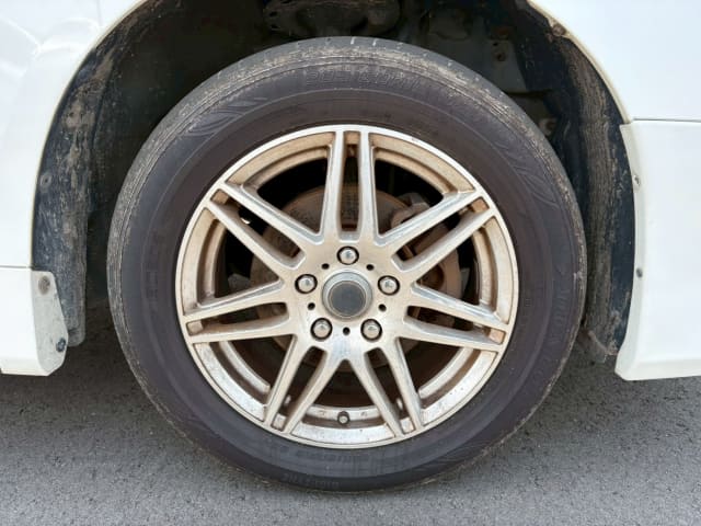 TOYOTA Voxy thumbnail 12