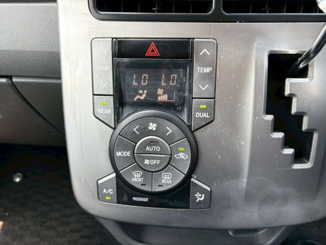 TOYOTA Voxy thumbnail 46