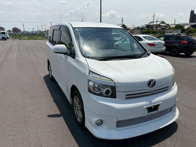 TOYOTA Voxy thumbnail 7