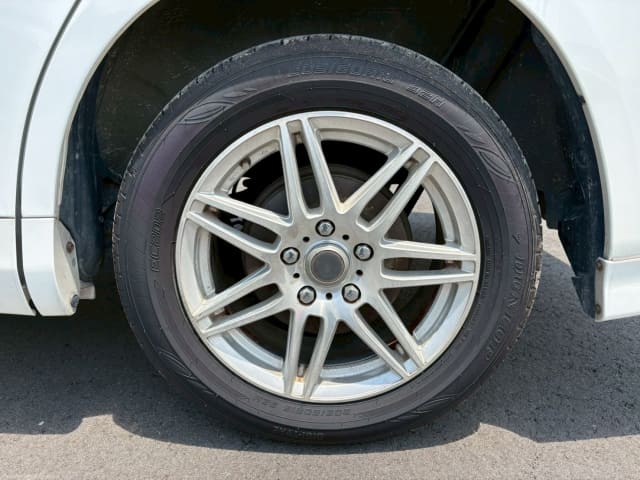 TOYOTA Voxy thumbnail 10