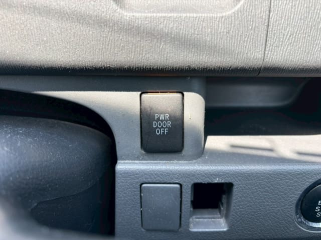 TOYOTA Voxy thumbnail 48