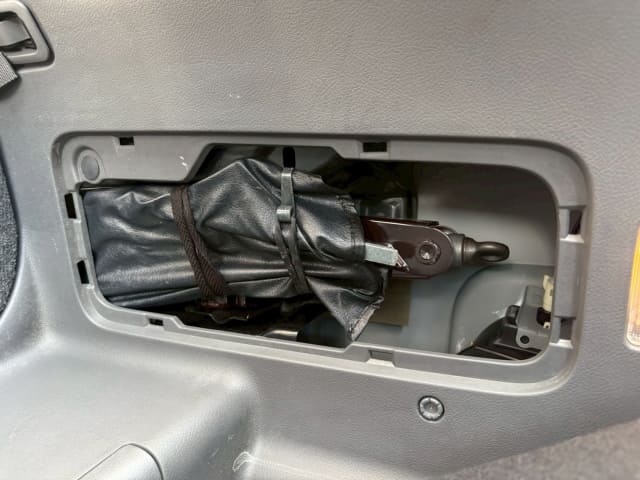 TOYOTA Voxy thumbnail 30