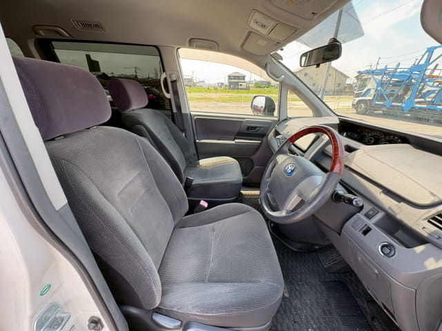 TOYOTA Voxy thumbnail 24