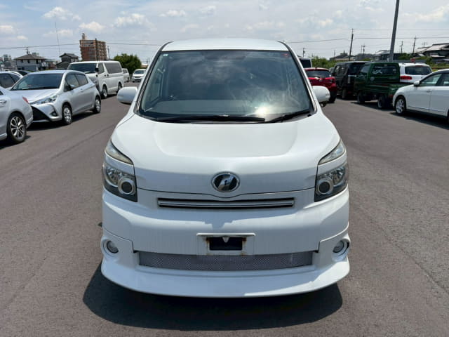 TOYOTA Voxy thumbnail 8