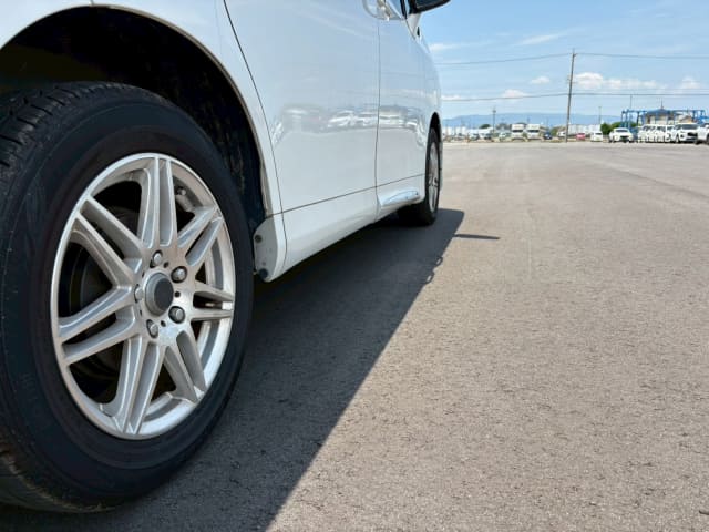 TOYOTA Voxy thumbnail 21