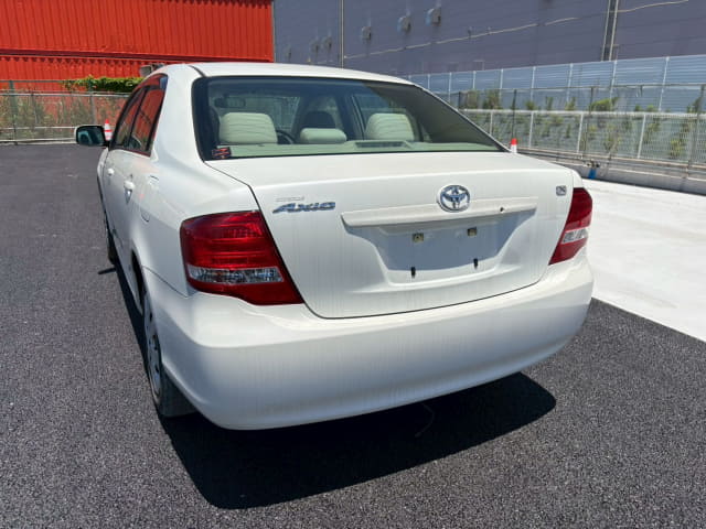 TOYOTA Corolla Axio thumbnail 3