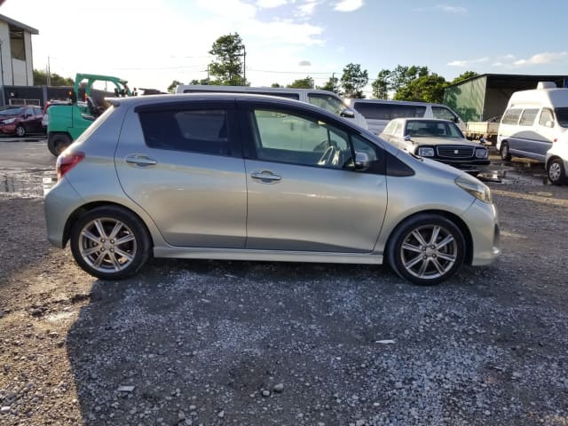 TOYOTA Vitz thumbnail 6